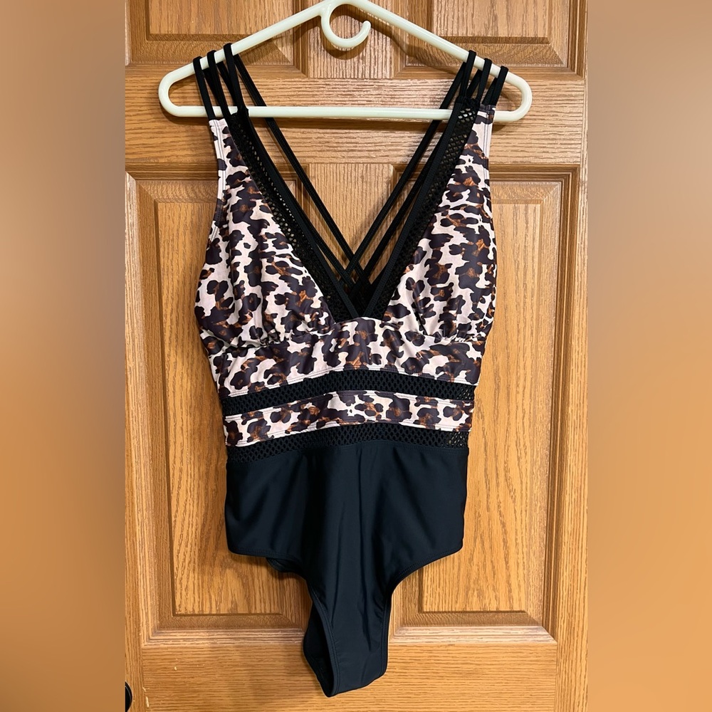 Cupshe Leopard Print Strappy Swimsuit - EUC